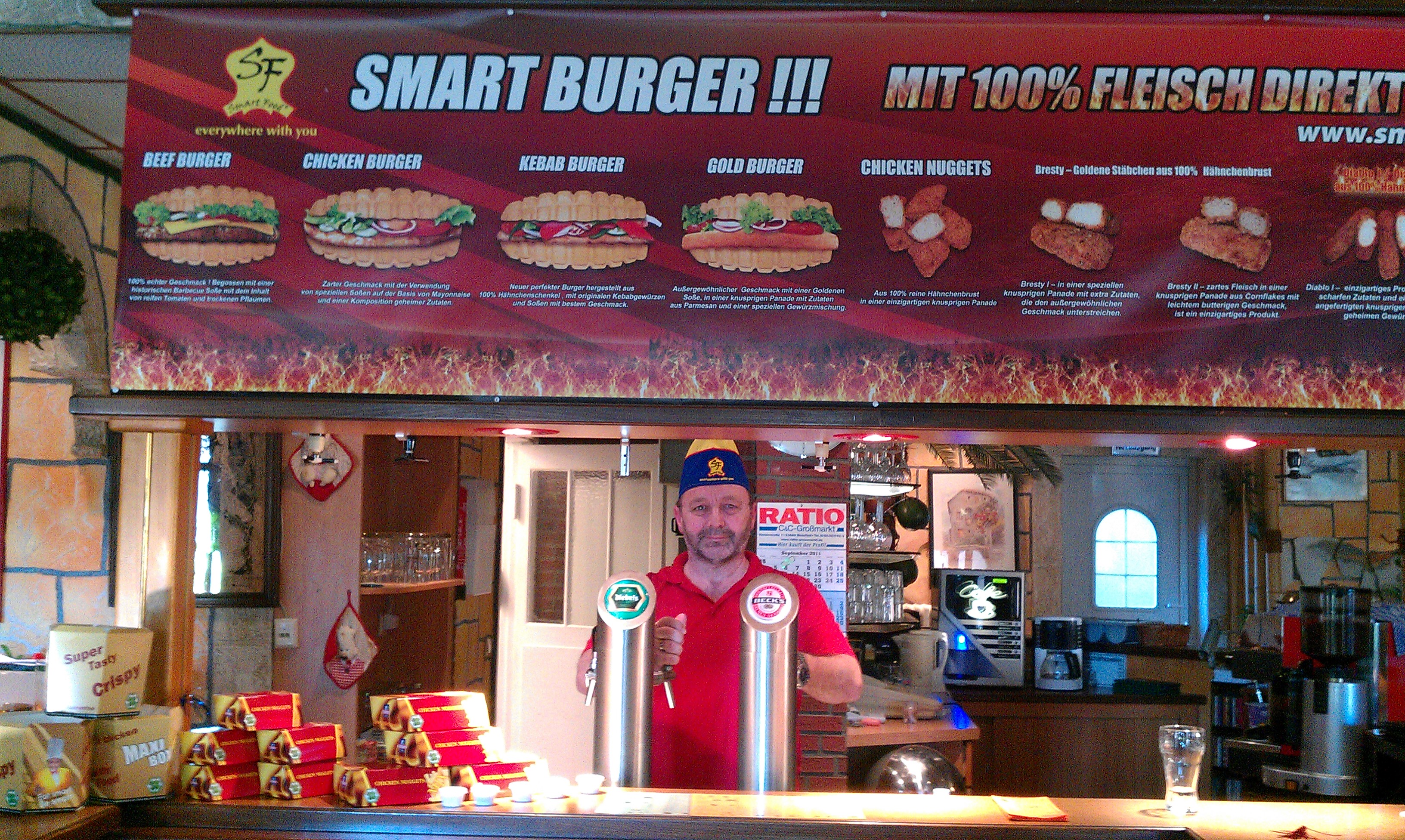 Mitarbeiter hinter der Theke